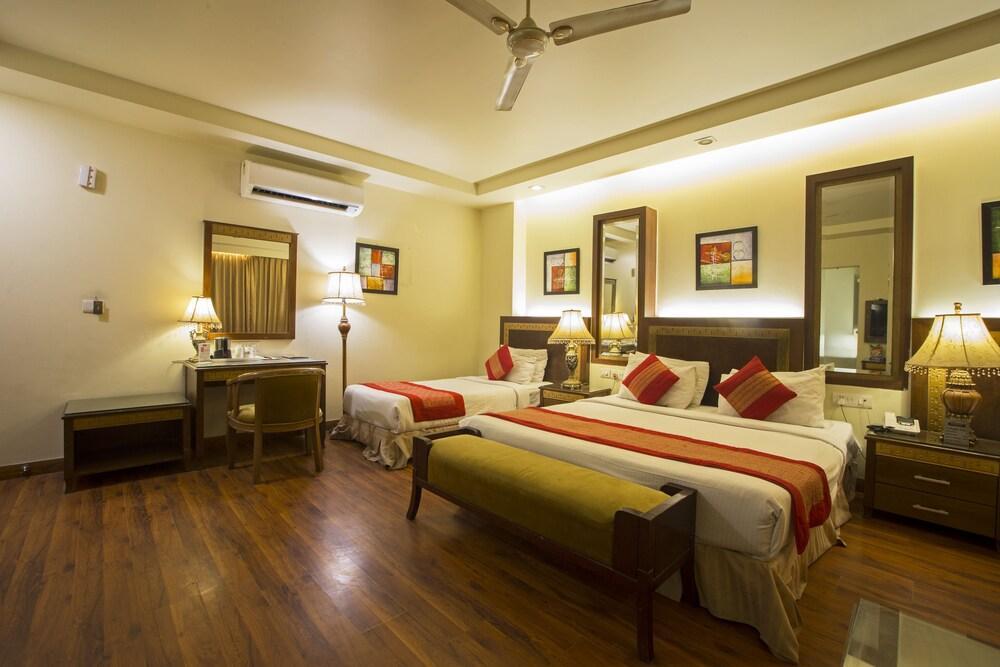 Hotel Picasso Paschim Vihar Delhi - Couple Friendly Local Ids Accepted Exterior photo