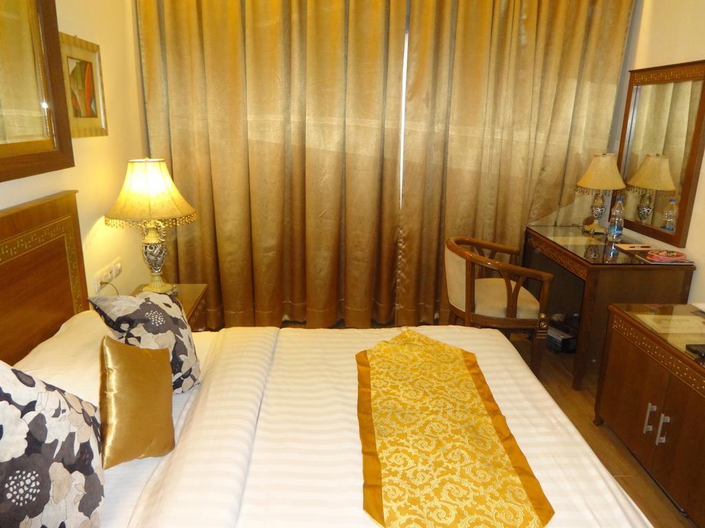 Hotel Picasso Paschim Vihar Delhi - Couple Friendly Local Ids Accepted Room photo