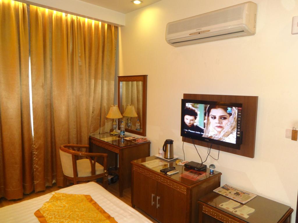 Hotel Picasso Paschim Vihar Delhi - Couple Friendly Local Ids Accepted Room photo