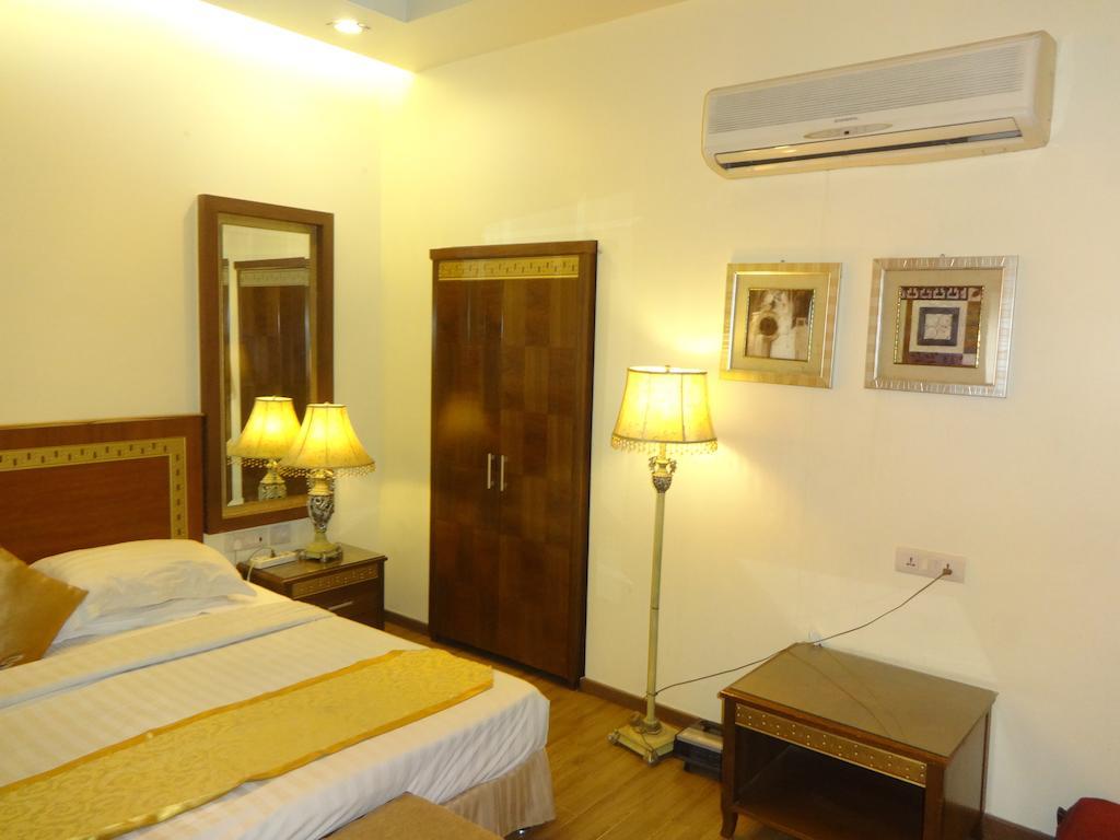 Hotel Picasso Paschim Vihar Delhi - Couple Friendly Local Ids Accepted Exterior photo