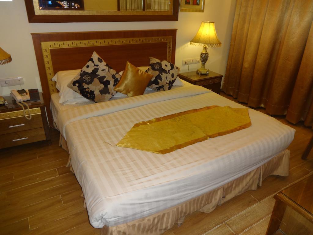 Hotel Picasso Paschim Vihar Delhi - Couple Friendly Local Ids Accepted Room photo