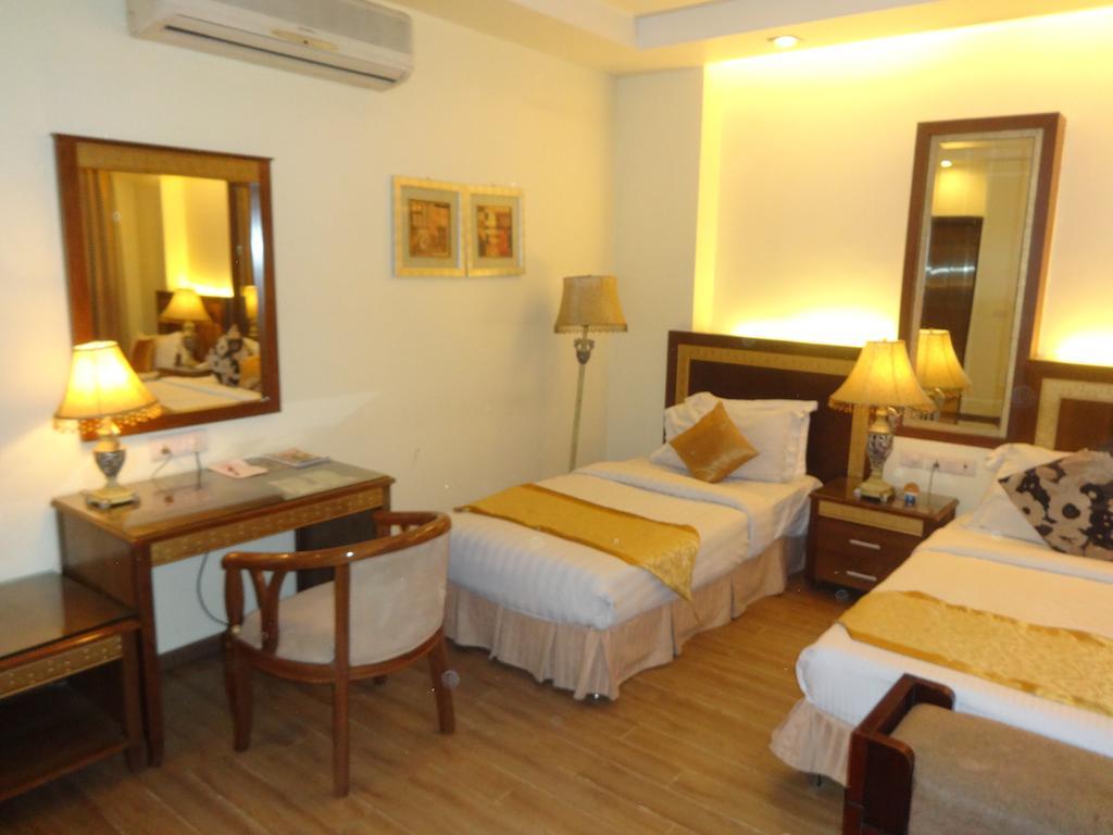 Hotel Picasso Paschim Vihar Delhi - Couple Friendly Local Ids Accepted Room photo