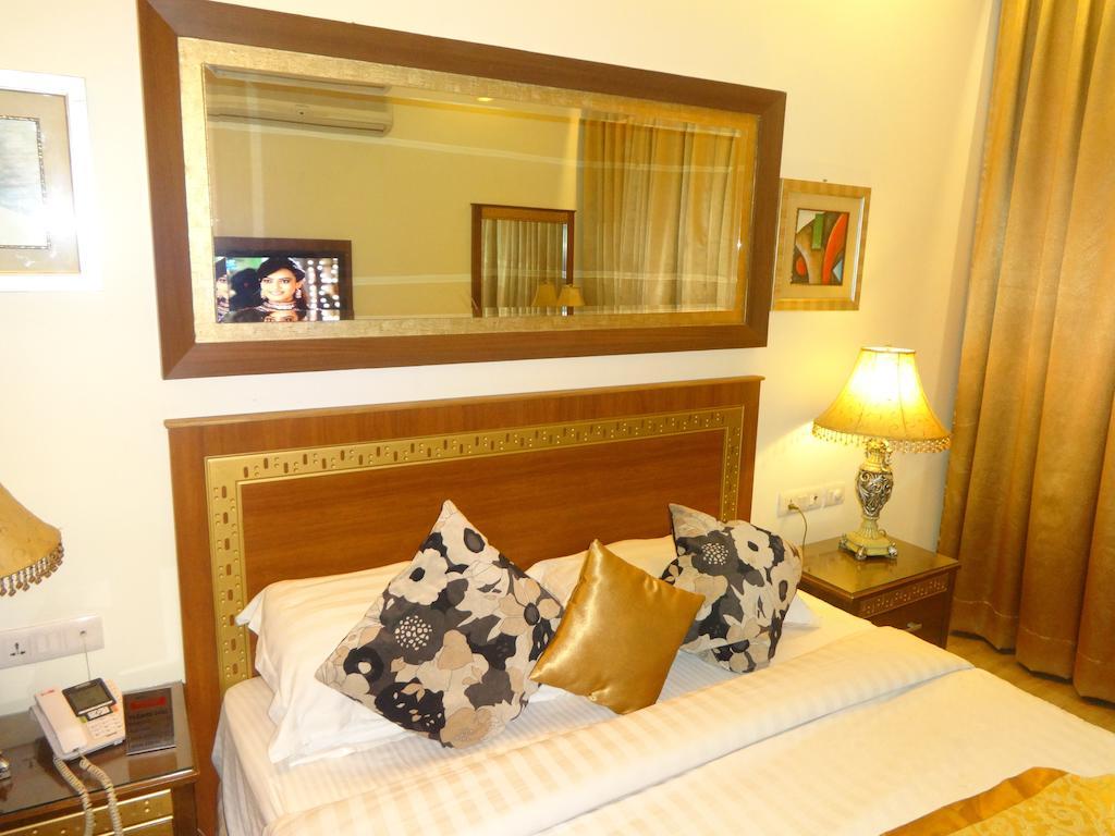 Hotel Picasso Paschim Vihar Delhi - Couple Friendly Local Ids Accepted Room photo